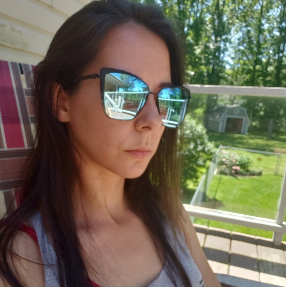 Diff Becky Sunglasses with Case